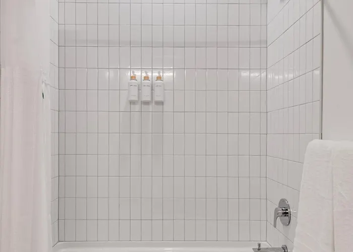 Wabash 4br - Pool Free In & Out Parking 2 *