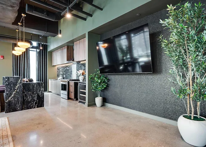 Wabash 4br - Pool Free In & Out Parking 2